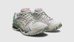 ⁦ASICS GEL-Kayano 14 Light Sage/Smoke Grey - נעלי אסיקס⁩ – תמונה ⁦4⁩
