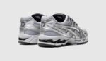 ⁦ASICS GEL-KAYANO Legacy Pure Silver - נעלי אסיקס⁩ – תמונה ⁦3⁩