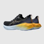 ⁦Asics Novablast 4 Black Thunder - נעלי אסיקס⁩ – תמונה ⁦3⁩