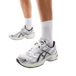 ⁦Asics Gel 1130 Trainers In White Clay Canyon - נעלי אקסיקס⁩ – תמונה ⁦3⁩