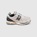 ⁦New Balance 1906r Reflection Black Gold - נעלי ניו באלאנס⁩ – תמונה ⁦2⁩