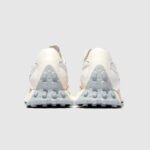 ⁦NEW BALANCE 327 white pack - נעלי ניו באלאנס⁩ – תמונה ⁦5⁩