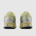 ⁦New Balance 1906R Yellow Parchment - נעלי ניו באלאנס⁩ – תמונה ⁦3⁩