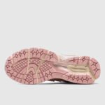 ⁦New Balance 1906R Lunar New Year Pink - נעלי ניו באלאנס⁩ – תמונה ⁦3⁩
