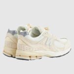 ⁦New Balance 2002R Taupe White Grey - נעלי ניו באלאנס⁩ – תמונה ⁦2⁩