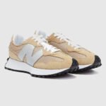⁦NEW BALANCE 327 WOMENS BEIGE / SILVER TRAINERS - נעלי ניו באלאנס⁩ – תמונה ⁦3⁩